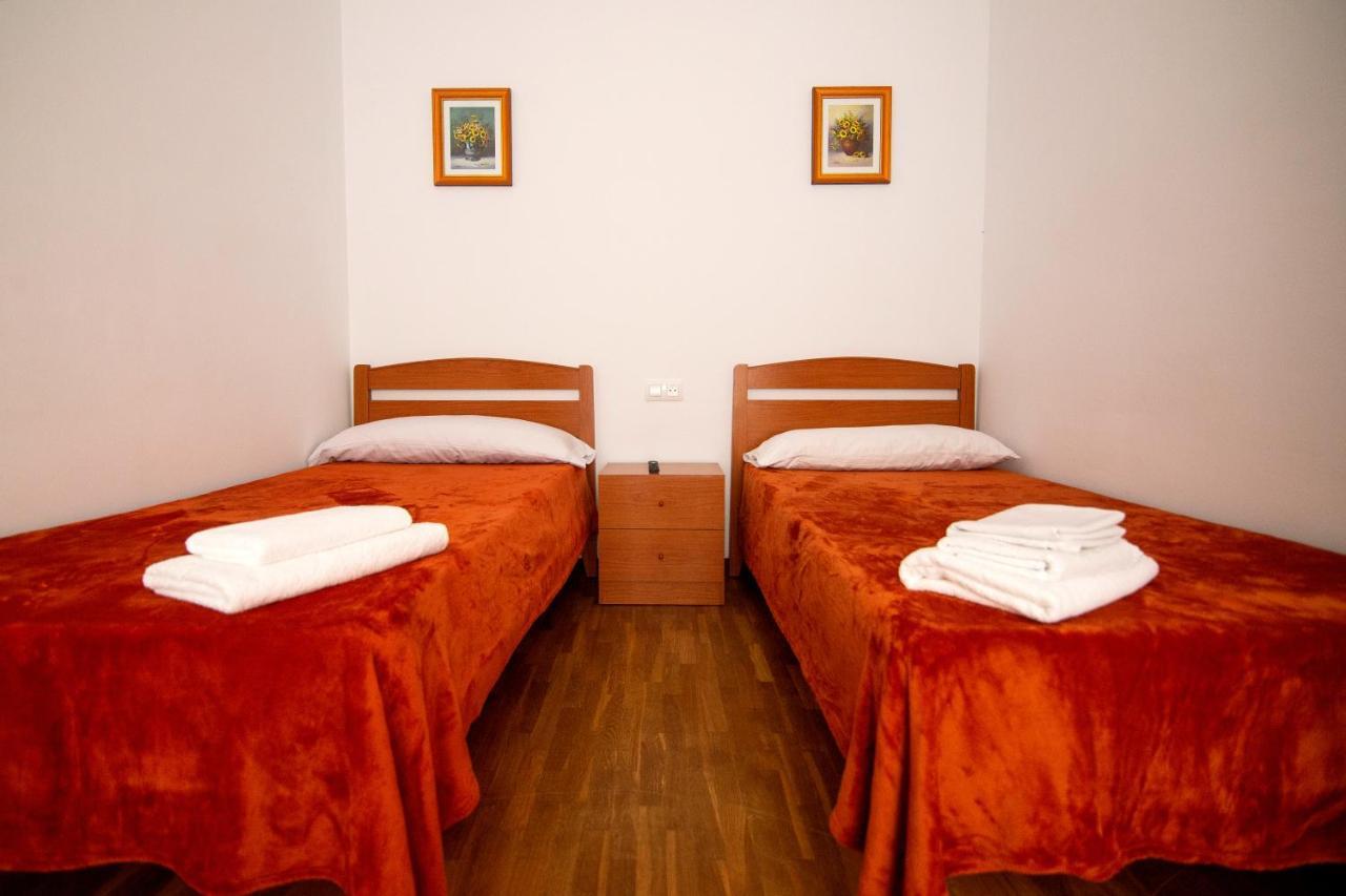 Yani'S Hospedaje Pension 1 Estrella Arriondas Εξωτερικό φωτογραφία